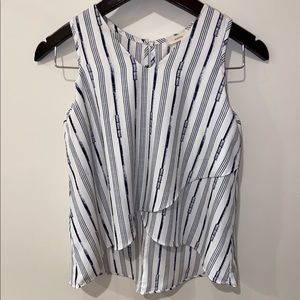 Peek a boo shoulder tank top